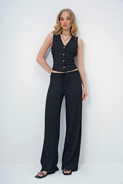 Trend Alaçatı Stili Schwarzes Slim-Fit-Weste- und Hosen-Set mit V-Ausschnitt und Knöpfen für Damen ALC-X13583
