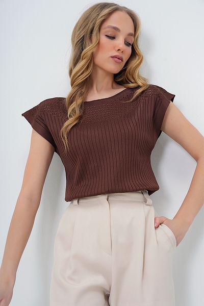 Trend Alaçatı Stili Women's Bitter Coffee Boat Neck Shoulders Hole Openwork Sleeveless Knitwear Blouse Alc-X13436