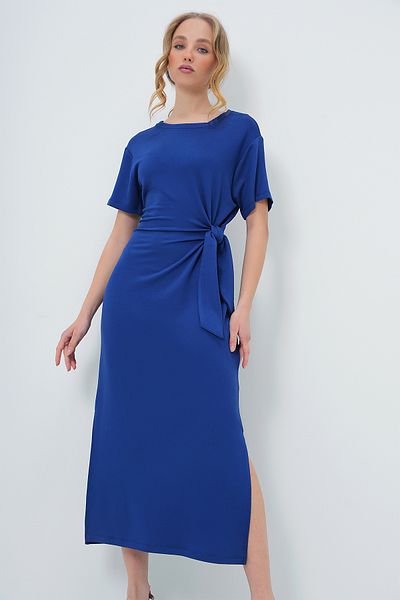 Trend Alaçatı Stili Marineblaues, kurzärmliges, gestricktes Sommerkleid mit Rundhalsausschnitt und Schnürung an der Taille für Damen ALC-X13573