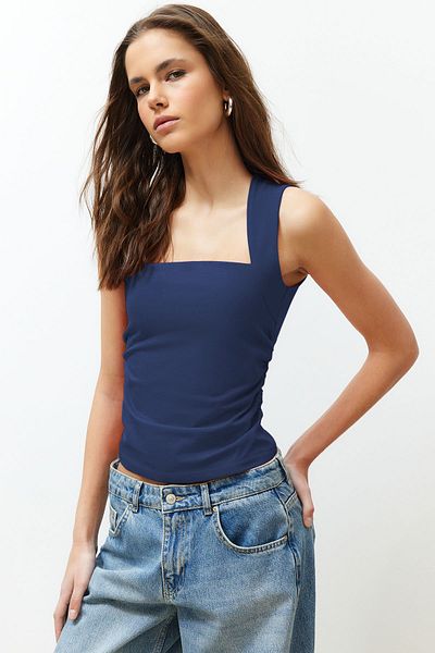 Trendyol Collection Elastische Strickbluse TWOSS24BZ00400 mit geradem, quadratischem Kragen und Hosenträgern mit Kordelzug