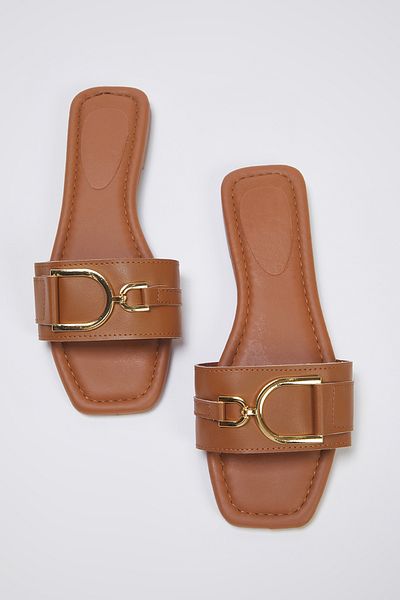 TRENDYOL SHOES Taba Metall Accessoire Detaillierte Damen Hausschuhe TAKSS25TE00015
