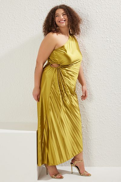 Trendyol Curve Hellgrünes, plissiertes, asymmetrisch geschnittenes, gefüttertes Webkleid aus Satin TBBSS24AH00155