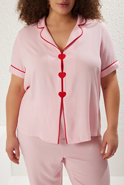 Trendyol Curve Σετ πιτζάμες με ροζ καρδιές υφαντές βισκόζη TBBSS25AI00082