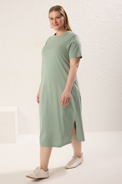 Trendyol Curve Mintfarbenes Single-Jersey-Strickkleid in Übergröße