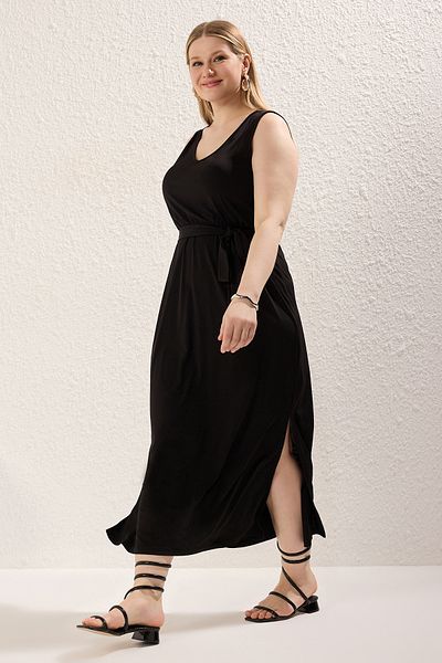 Trendyol Curve Detail čierneho šnurovania Midi elastické pletené šaty s výstrihom do V Tbbss25Ah00015
