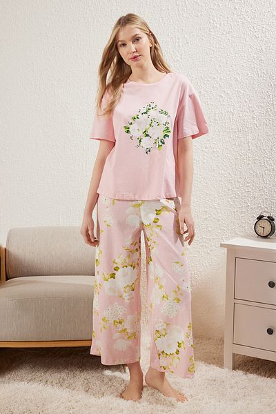 Trendyol Collection Ροζ 100% βαμβακερό φλοράλ πλεκτό σετ πιτζάμες THMSS25PT00061