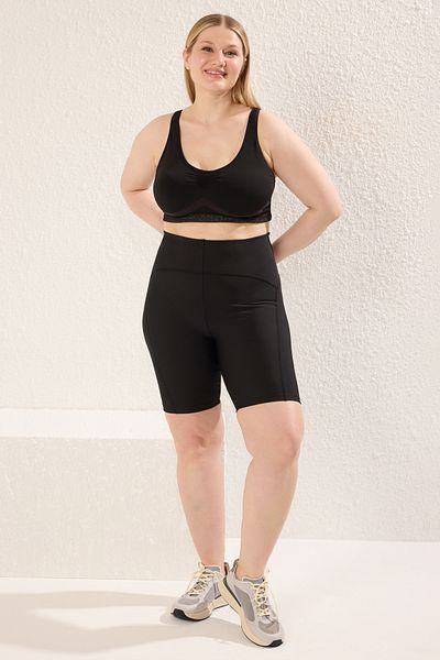 Trendyol Curve Schwarze, kurze, gestrickte Sport-Leggings mit hoher Taille für Taucher/Scuba TBBSS25AY00000