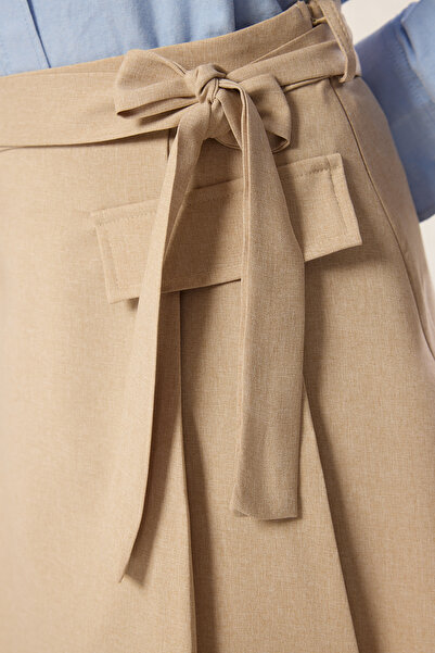 Trendyol Collection Fusta plisată bej, cu dungi, cu detaliu din țesătură, fustă țesătă de dimensiune mini TWOSS25ET00049