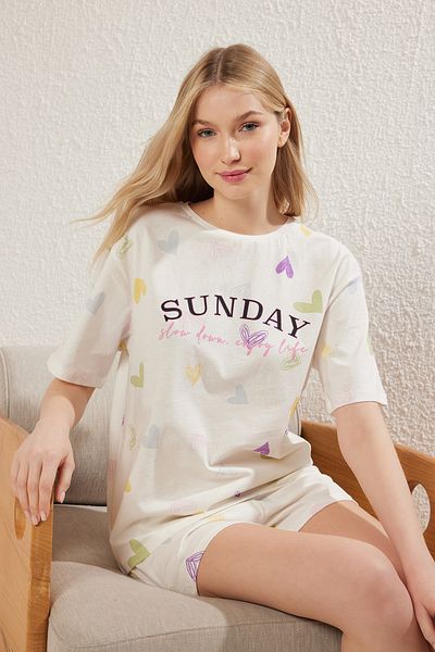 Trendyol Collection Σετ πιτζάμες Heart White με βαμβακερό σορτς - με σύνθημα, THMSS25PT00168