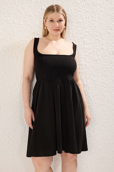 Trendyol Curve فستان أسود محبوك بياقة مربعة مقاس كبير TBBSS25BG00010