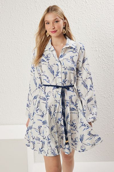 Trendyol Collection Weißer Blumenrock mit Schlitz in der Taille, gewebtes Minikleid aus 100 % Baumwolle TWOSS25EL00197