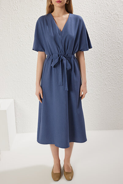 Trendyol Collection Sötétkék öves, egyenes, A-vonalú, öves midi szövött ruha TWOSS23EL01543