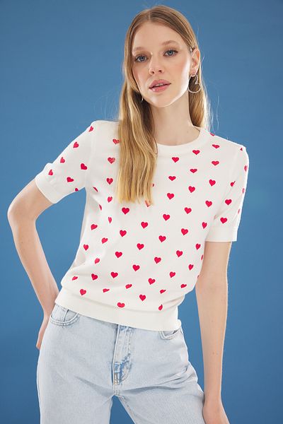 Trendyol Collection Premium-Garn mit Knochenherz-Aufdruck / Strickbluse aus Spezialgarn TWOSS25BZ00196