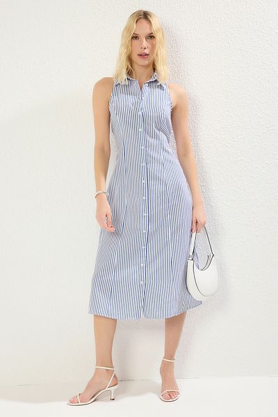 Trendyol Collection Blau gestreiftes Midi-Hemdkleid mit Ösendetail auf der Rückseite TWOSS25EL00244
