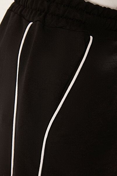 Trendyol Collection Black Ribbed Shorts & Bermudas - Regular Fit Tmnss25Sr00024