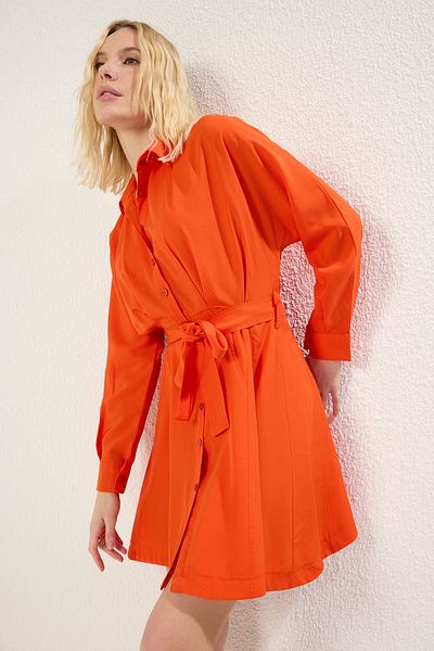 Trendyol Collection Granatapfelblüten-gestreiftes Mini-Webkleid TWOAW25EL00154