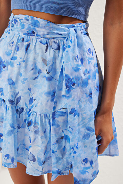 Trendyol Collection Fusta cu volane cu model floral albastru - Dimensiune mini, țesătură pufoasă TWOSS25ET00035