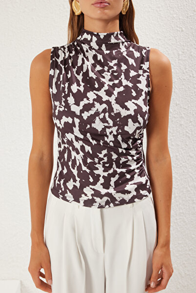 Trendyol Collection Πολύχρωμη στάμπα ζώων με μηδενικό μανίκι, ελαστική πλεκτή μπλούζα που κάθεται στο σώμα TWOSS24BZ00486