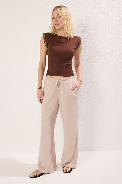 Trendyol Collection Stretch-Strickhose mit Straight-Bindedetail in Steinoptik TWOSS25PL00072