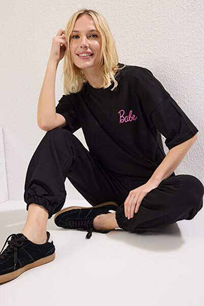 Trendyol Collection Slogan Printed Black Knitted T-Shirt and Pants Set - Twoss25Au00098