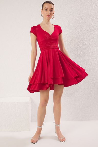 Trendyol Collection Rotes Mini-Skater-Kleid mit kurzen Ärmeln und Drape – TWOSS25EL00532