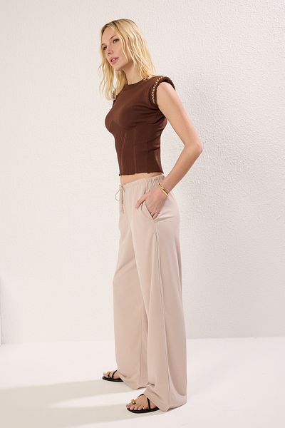 Trendyol Collection Stretch-Strickhose mit Straight-Bindedetail in Steinoptik TWOSS25PL00072