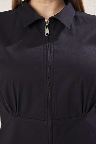 Trendyol Curve Темно-синя функціональна ткана сорочка з коротким рукавом на блискавці TBBSS25AX00015