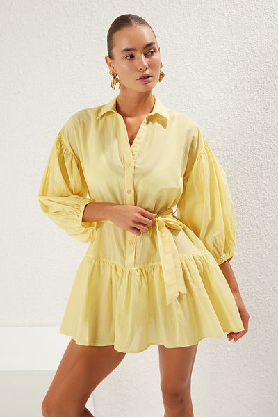 Trendyol Collection Gelbes Mini-Strandkleid mit gewebten Ballonärmeln TBESS25EL00034