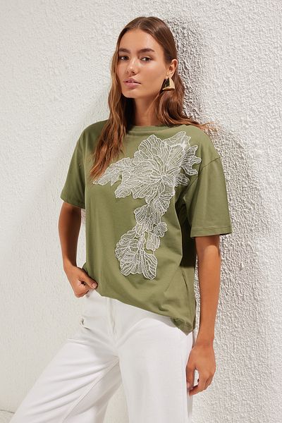 Trendyol Collection Oversize Khaki Knitted T-Shirt - Accessory Detailed, Wide Fit Twoss25Ts00045