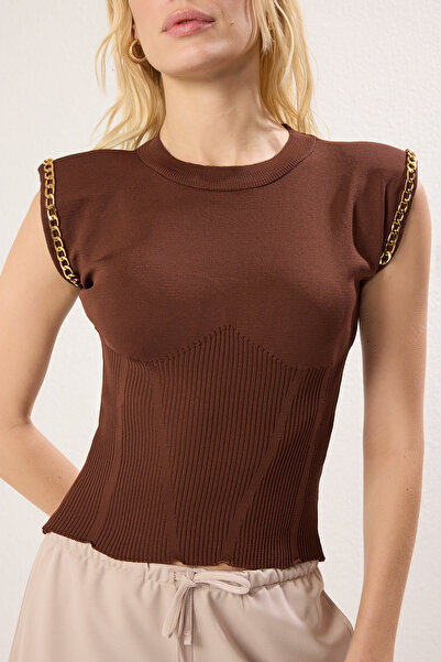 Trendyol Collection Brązowa metalowa bluzka z łańcuszkiem i cienkimi detalami TWOSS23BZ00621