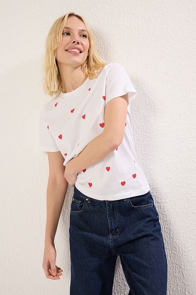Trendyol Collection Heart Print Ecru Knitted T-Shirt - 100% Cotton, Crew Neck, Regular Fit Twoss20Ts0757
