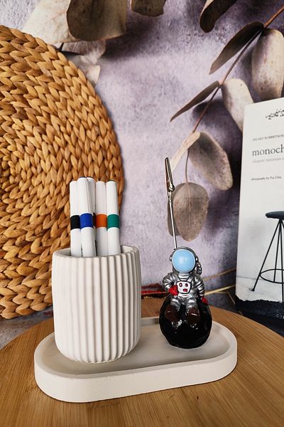 puridadesign Decorative Astronaut Note Holder and Pen Holder Set