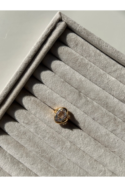 Store Vintage Crystal Ring