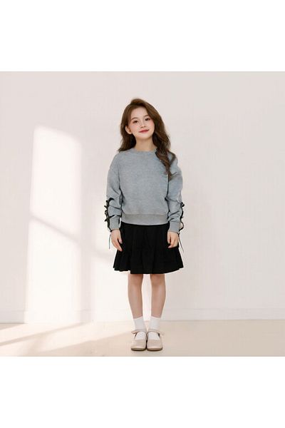 Cenanın Dolabı Girl's Red Sweatshirt and Black Skirt Set – Stylish and Comfortable Design
