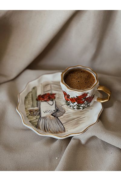 Store كوب قهوة مكتوب عليه صورة رواج على شكل وردة - هدية بتصميم خاص مرسومة يدويًا