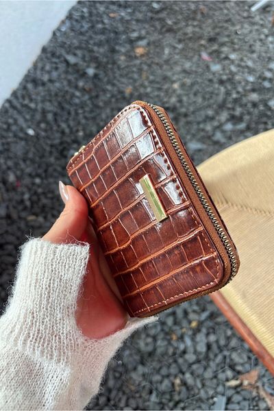 Yuka Atelier Портфейл от изкуствена кожа с шарка на крокодил