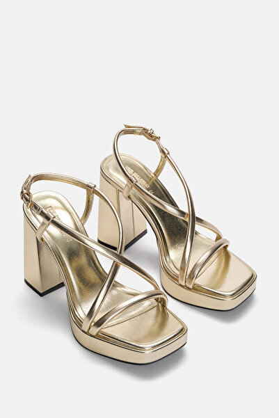 Pull & Bear Altın rengi platform sandalet