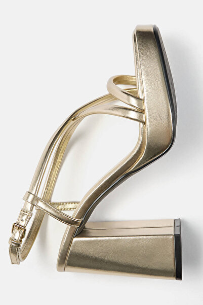 Pull & Bear Altın rengi platform sandalet