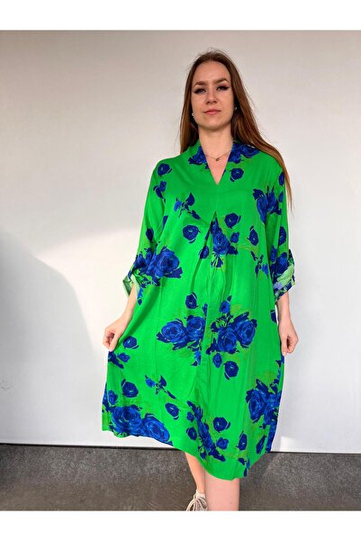 AGORATEKSTİL Γυναικείο υπερμεγέθη ροζ μοτίβο V λαιμόκοψη από ύφασμα βισκόζης