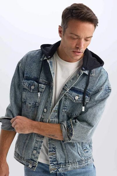 DeFacto Übergroße Jeansjacke mit breiter Passform und Kapuze D0417AX25SP