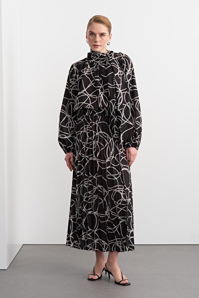 KADRİYE BAŞTÜRK Rope Patterned Scarf Black Shirt Set Pleated Skirt