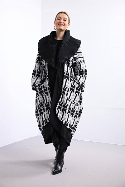 Şaman Butik Siyah Beyaz Büyük Yakalı Desenli Mont