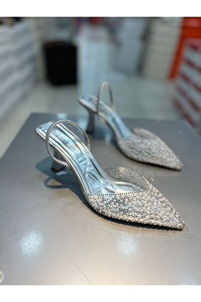 Hacıoğlu Ayakkabı حذاء نسائي أنيق بكعب شفاف من Serrace