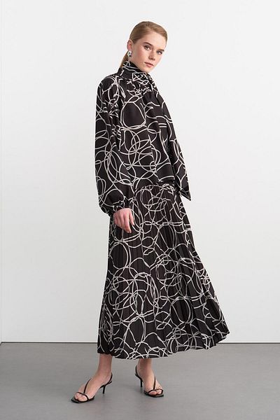 KADRİYE BAŞTÜRK Rope Patterned Scarf Black Shirt Set Pleated Skirt