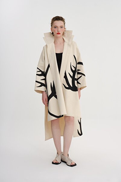 MİİN Bej El Boyaması Geyik Boynuzu Desenli Midi Boy Unısex Kaftan
