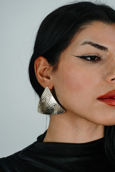 TRENDTAKI üçgen vintage dövme desenli küpe gold ve rodyum kaplama 0006