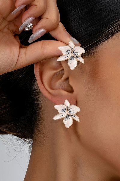 Glaren Mother of Pearl Flower Design Women Earrings