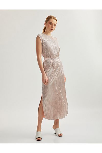 Koton Sleeveless Crew Neck Slit Detail Shiny Pleated Pleated Long Dress with Belt