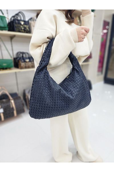 OUEEN ELİZABETH GEANT DE UMĂR DE MÂNĂ (TRICIT) MODEL CASUAL PIELE MOALE