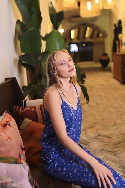 Aydoğan Lodos Store Aydoğan Set de pijamale Capri cu bretele din frânghie pentru femei, cu detaliu din dantelă, cu model floral, bleumarin